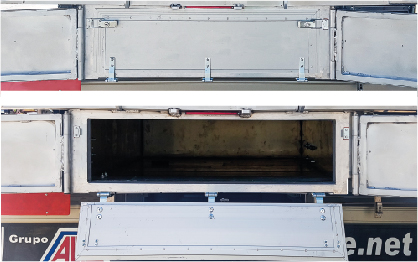 OP LD3-1.15_02 Ajouter un (1) coffre dans châssis avec portes pliables en aluminium. Dimensions: 2.300 x 1.130 x 310 mm (long x large x hauteur).