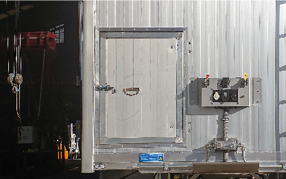 OP HP2-2.7_01 Añadir puerta de acceso en el frontal de aluminio de 1.000 x 800 mm con apertura hacia dentro en lado derecho en orden de marcha.